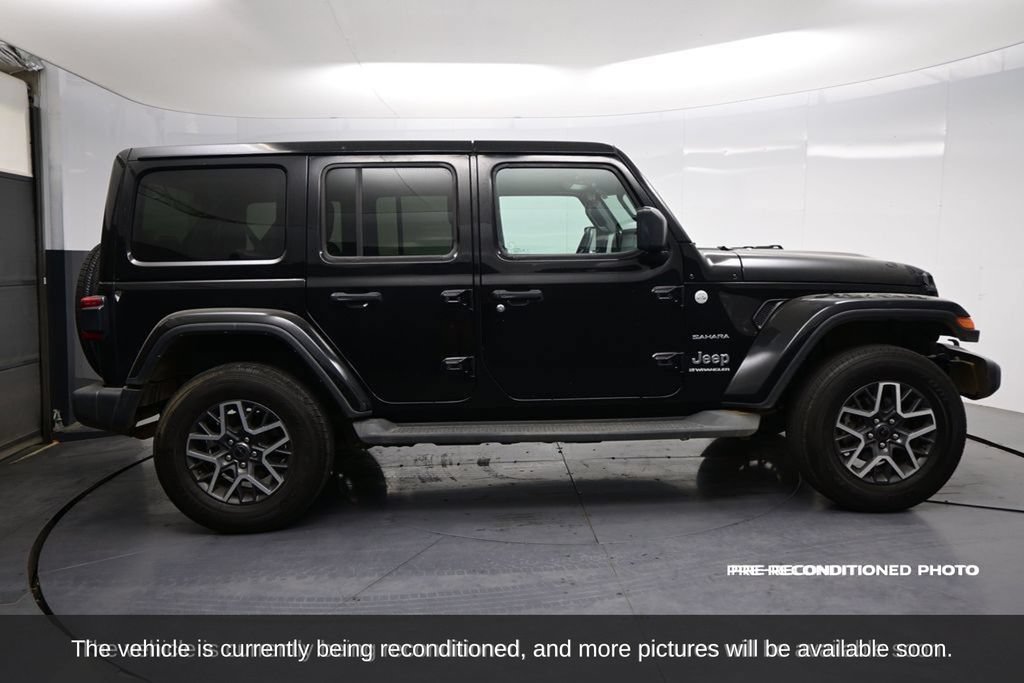Used 2024 Jeep Wrangler Unlimited Sahara AWD/4WD image 4