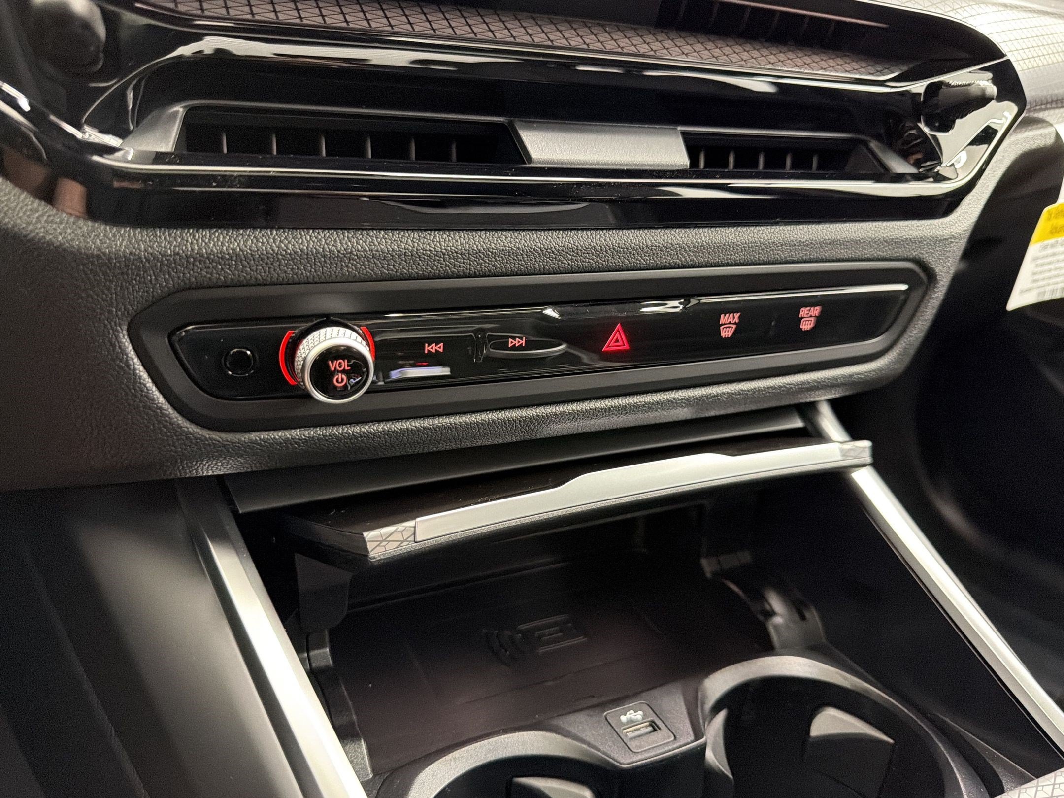 New 2026 BMW 330i Sedan w/ Premium Package RWD image 31