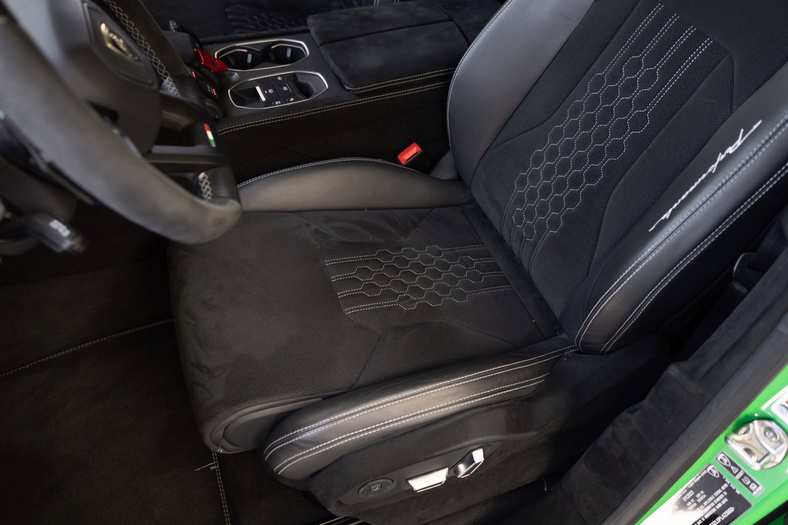 Used 2023 Lamborghini Urus Performante AWD/4WD image 58
