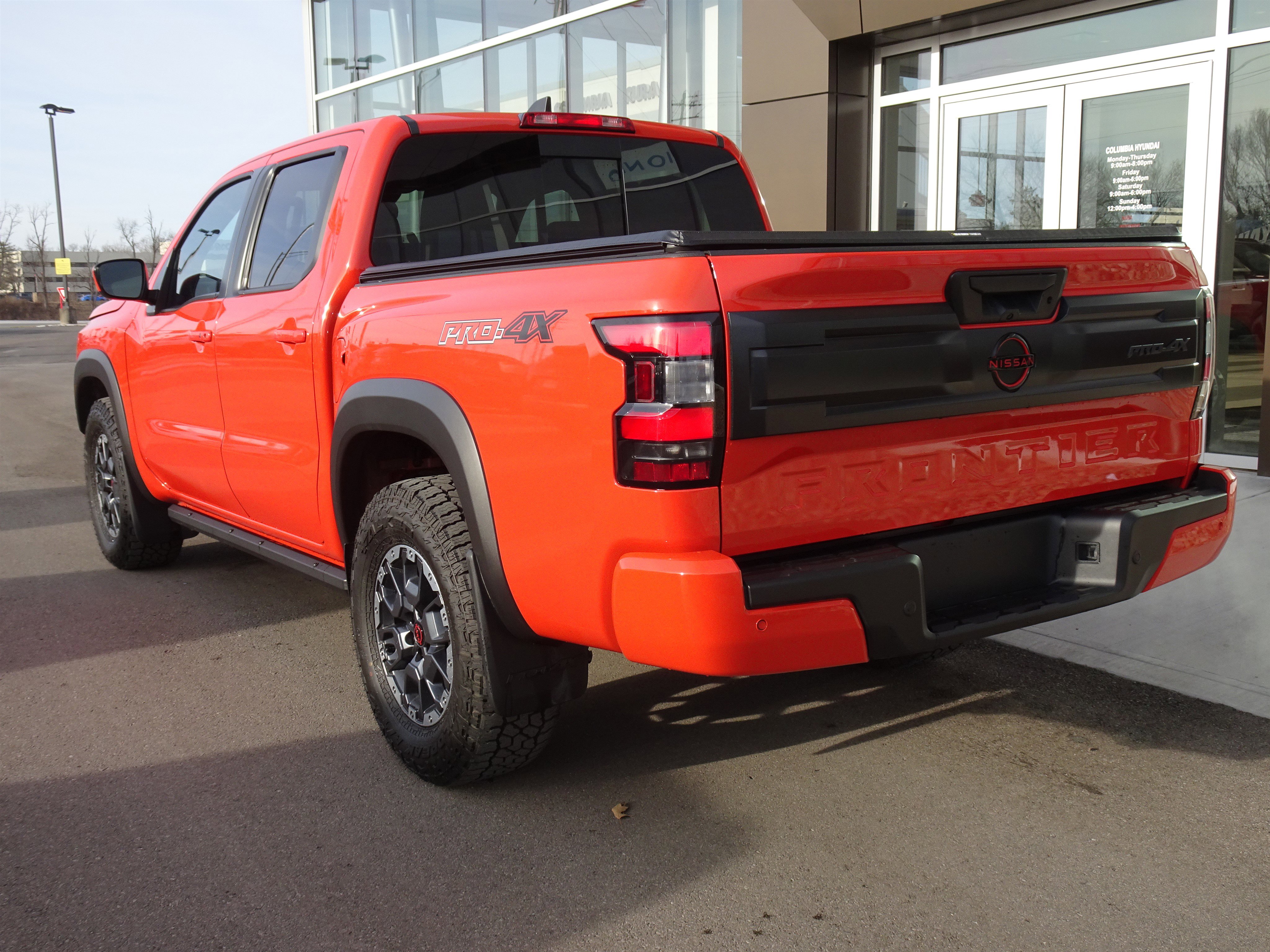 Used 2025 Nissan Frontier PRO-4X image 4