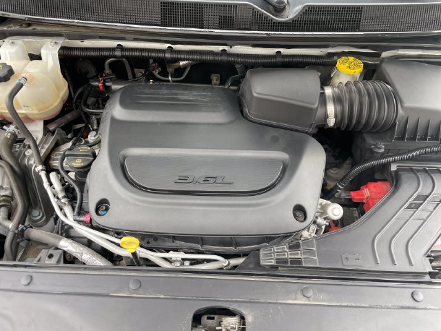 Used 2024 Chrysler Pacifica Touring-L FWD image 31