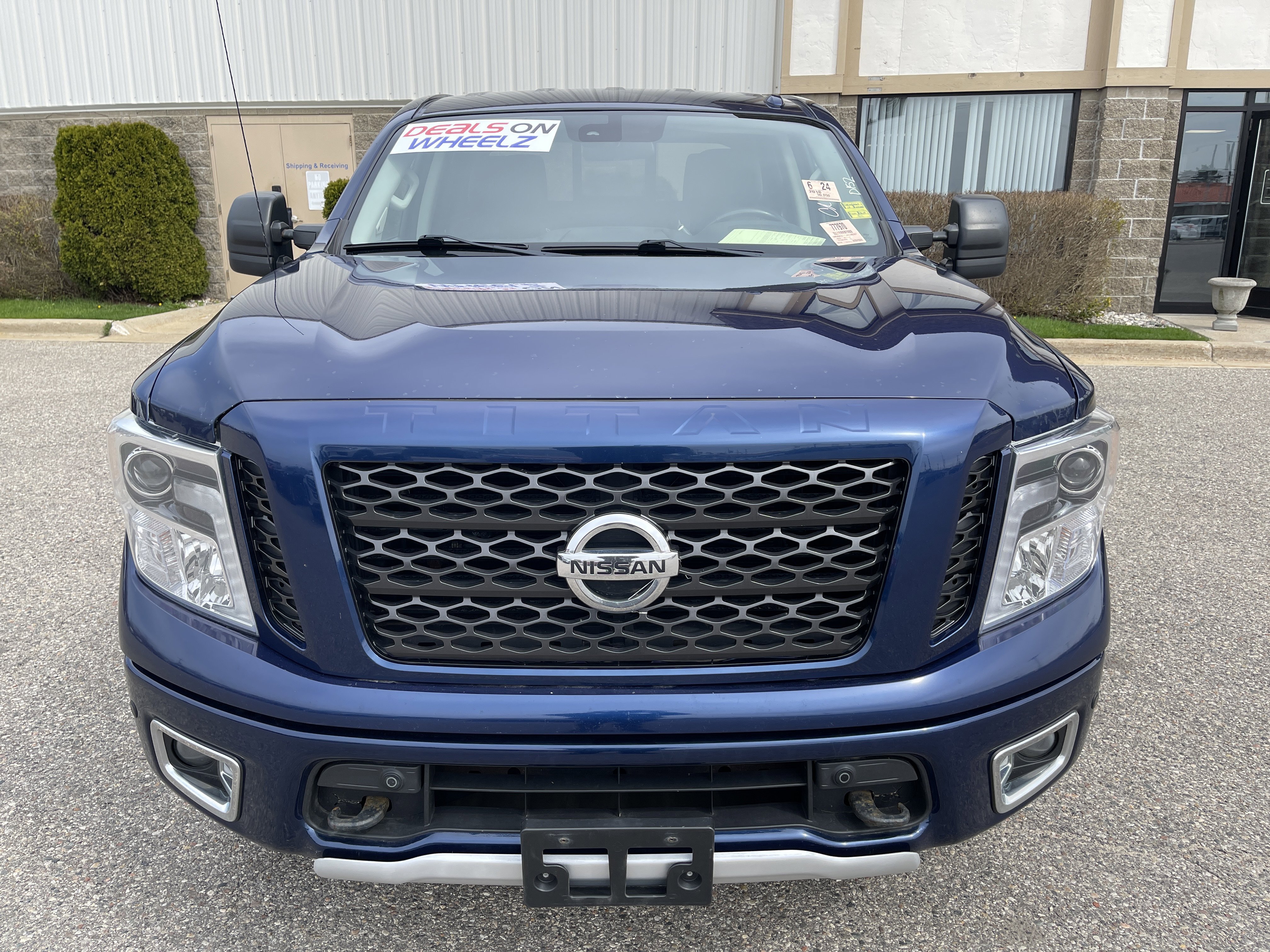 Used 2018 Nissan Titan PRO-4X AWD/4WD image 9