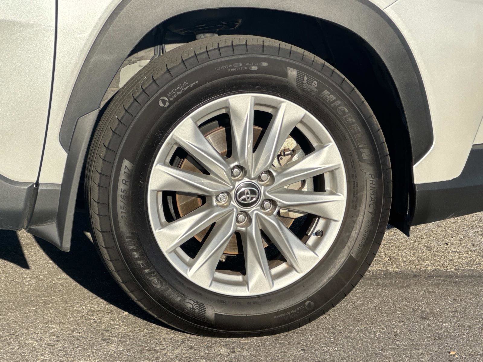 Used 2024 Toyota Corolla Cross LE image 23