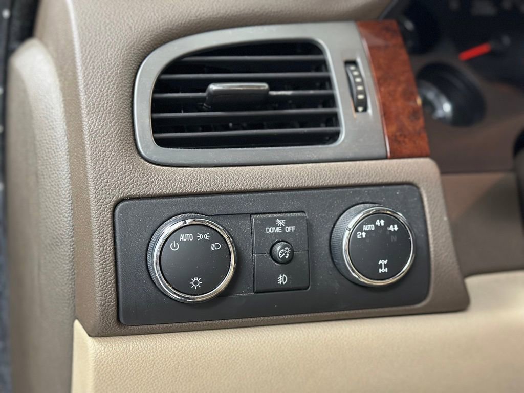 Used 2011 Chevrolet Suburban LTZ image 17