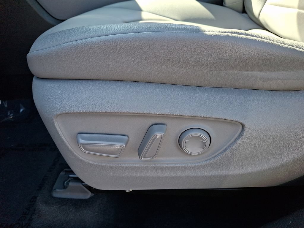 Used 2023 Toyota Highlander XLE FWD image 15