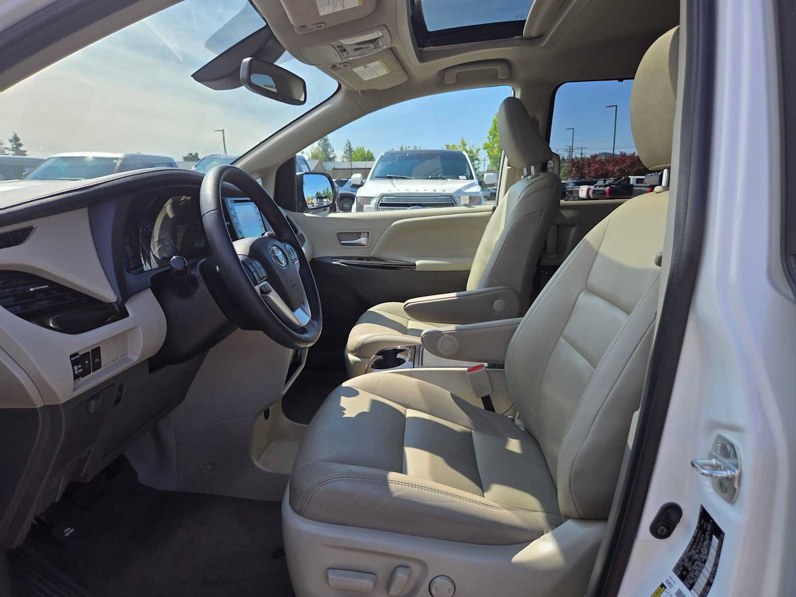 Certified 2020 Toyota Sienna XLE w/ XLE Navigation Package AWD/4WD image 23