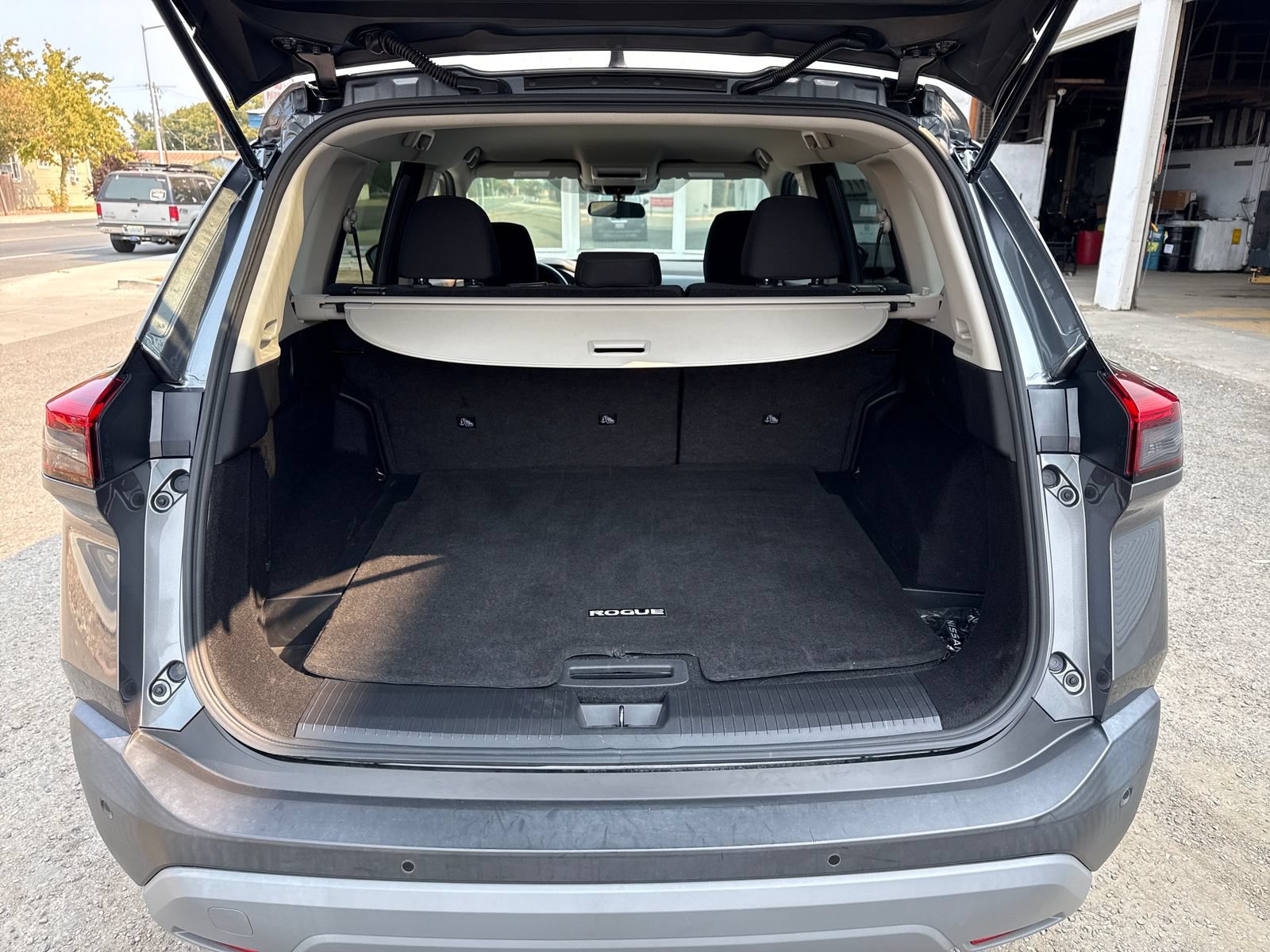 Used 2023 Nissan Rogue S AWD/4WD image 23