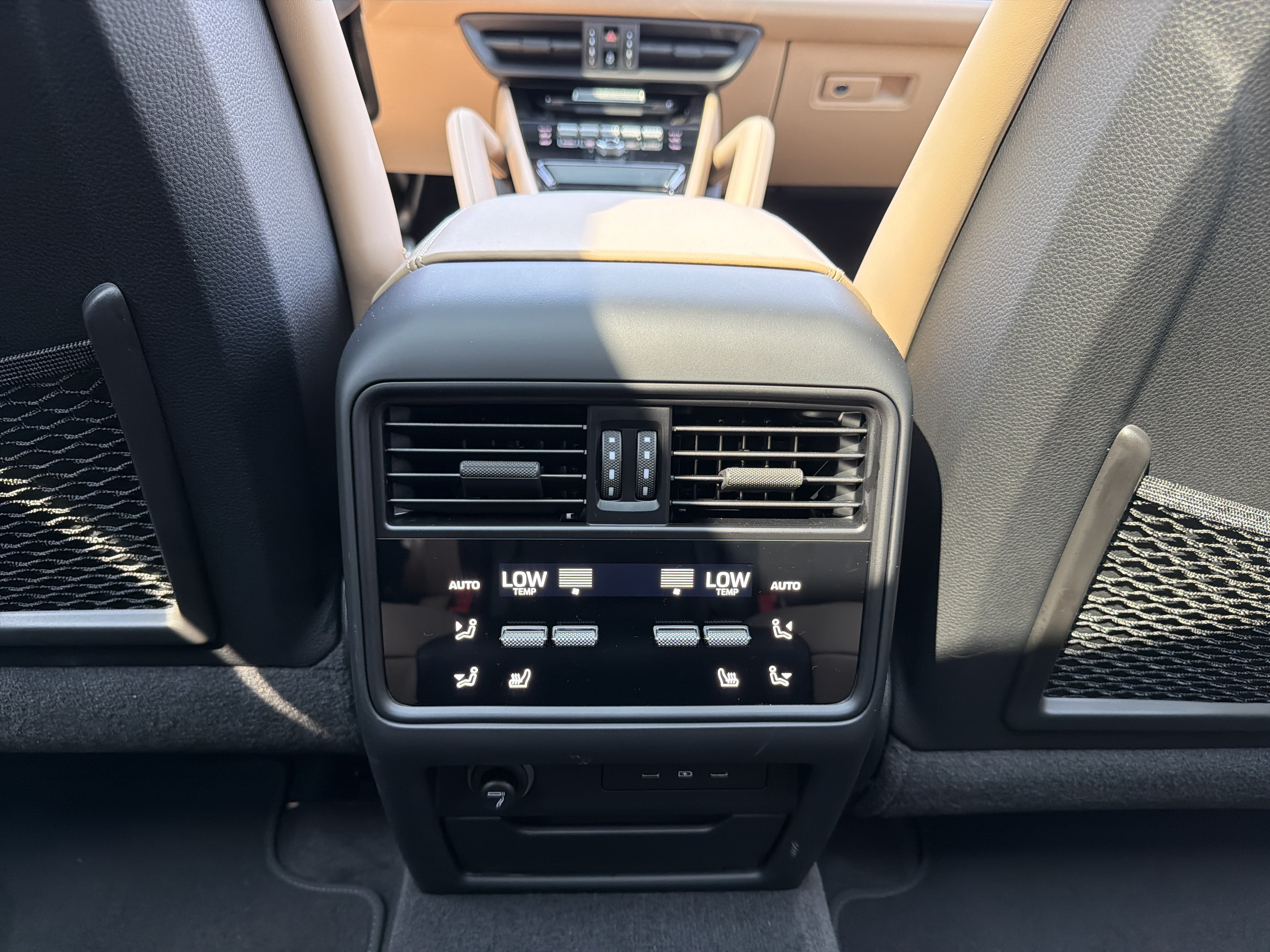 Used 2024 Porsche Cayenne S AWD/4WD image 29
