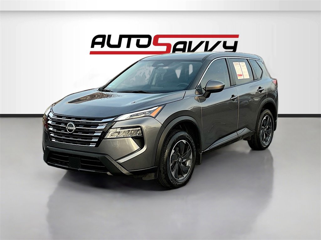 Used 2024 Nissan Rogue SV image 3