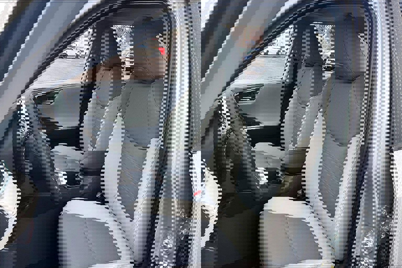 Used 2025 Toyota RAV4 Limited image 30