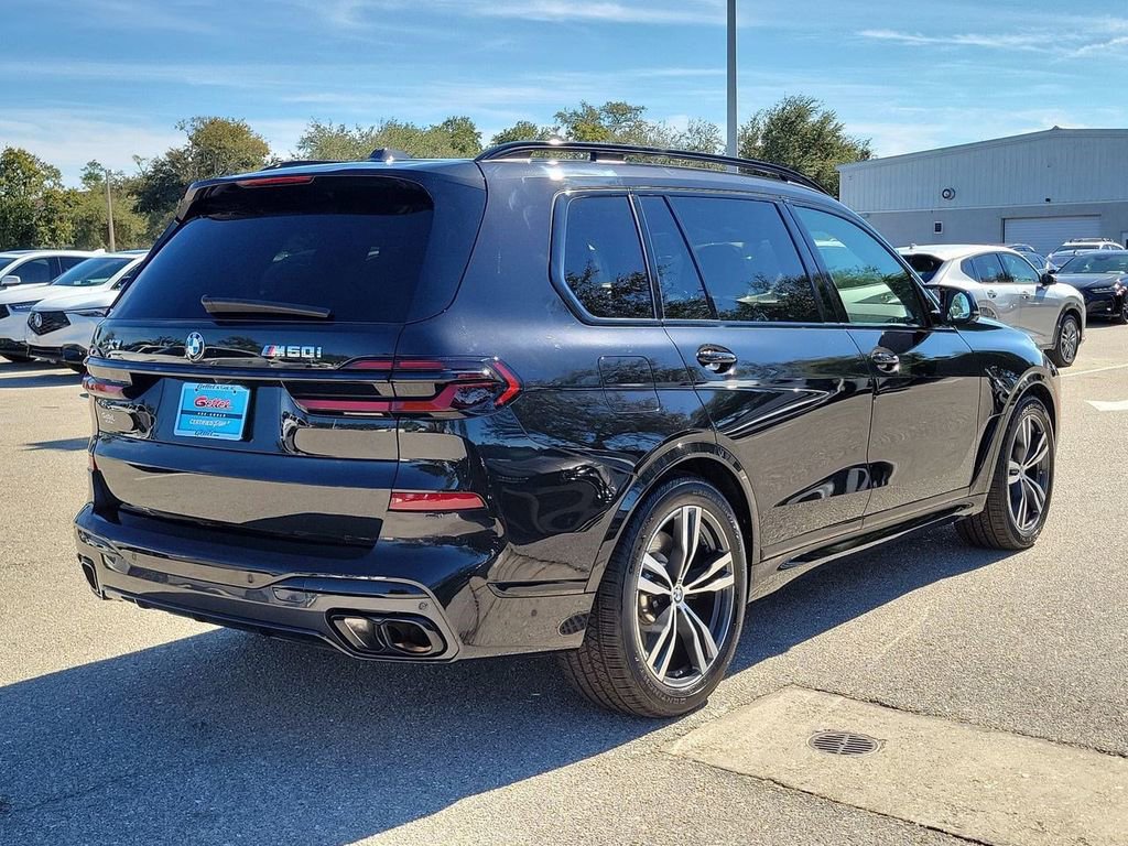 Used 2025 BMW X7 M60i image 11