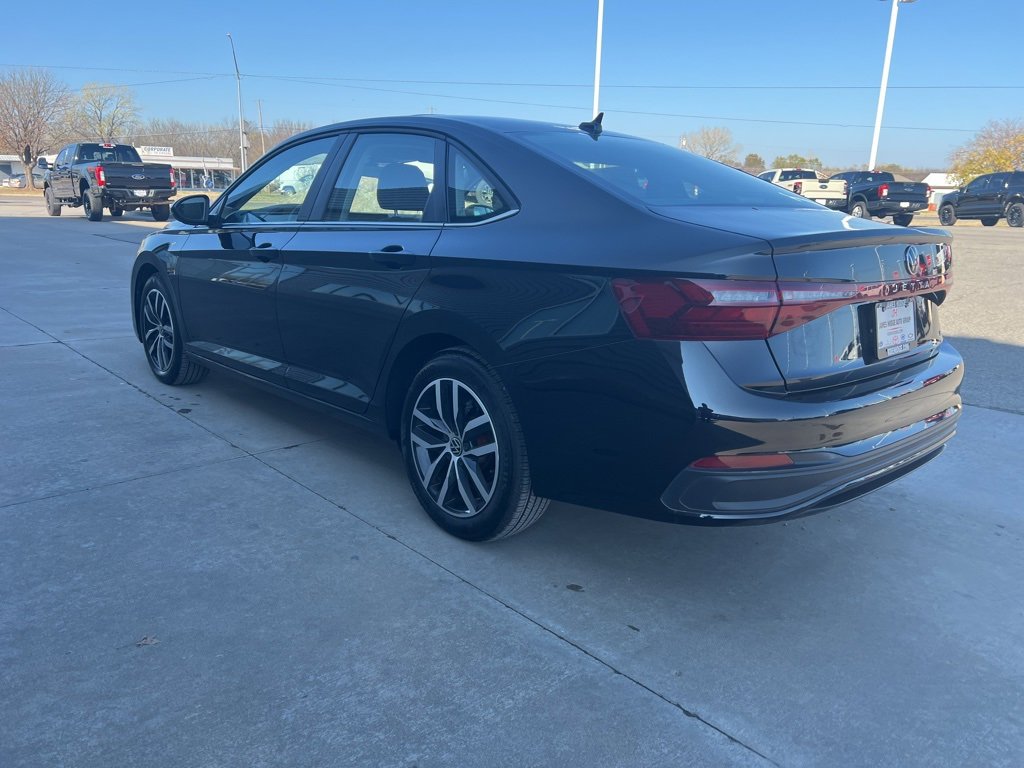 Used 2025 Volkswagen Jetta SE image 7