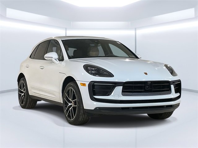 Certified 2025 Porsche Macan image 9