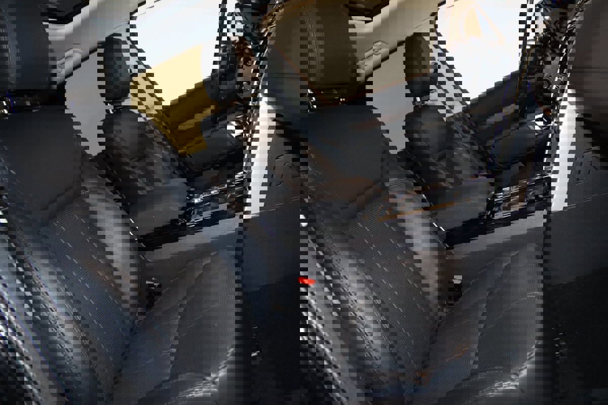 Used 2018 Land Rover Discovery HSE image 56