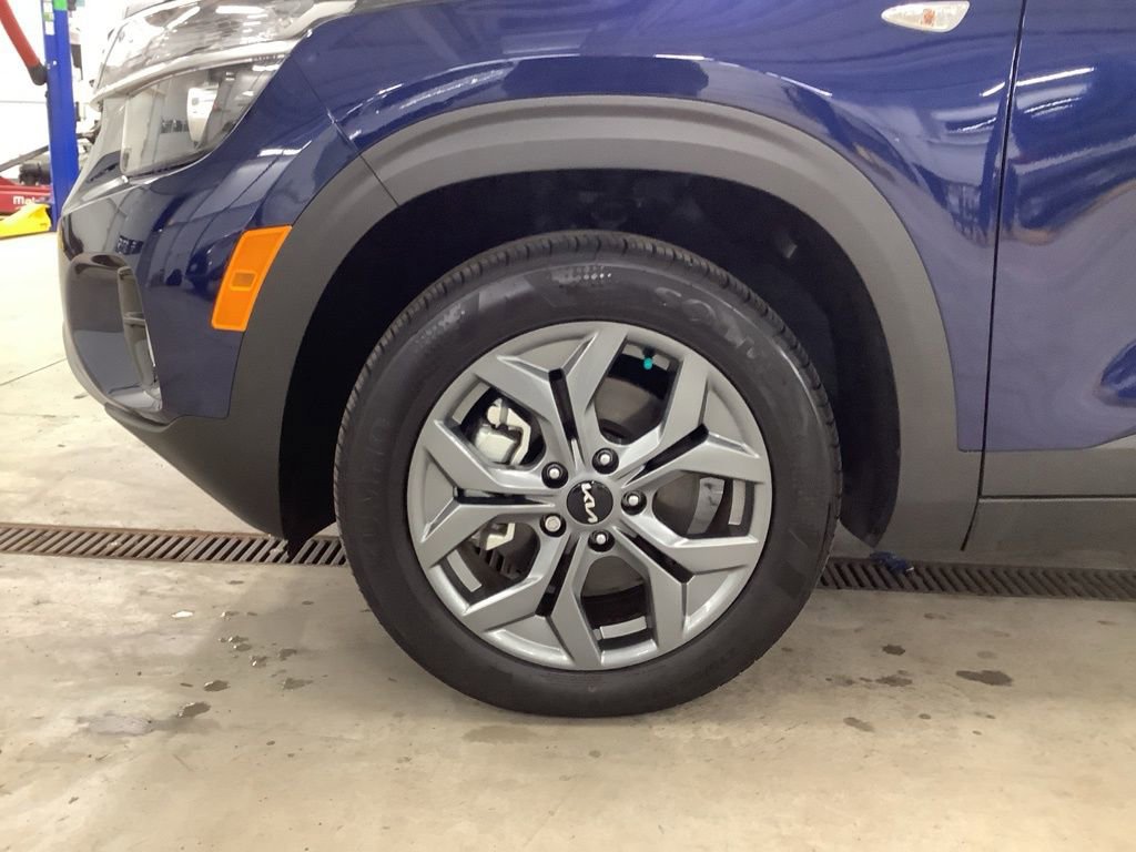 Certified 2025 Kia Seltos LX image 7