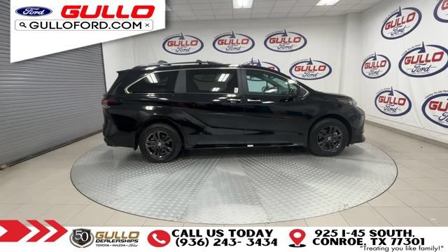 Used 2024 Toyota Sienna XLE Woodland Edition AWD/4WD image 9