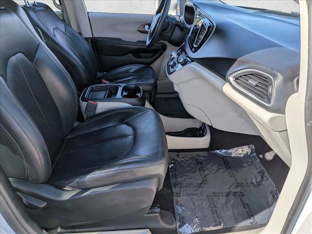 Used 2017 Chrysler Pacifica Touring-L image 29