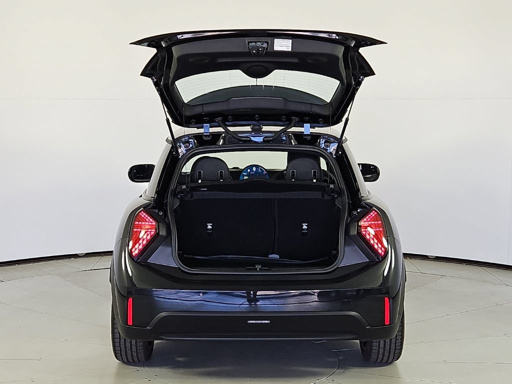 Used 2026 MINI Cooper 2-Door Hardtop FWD image 10