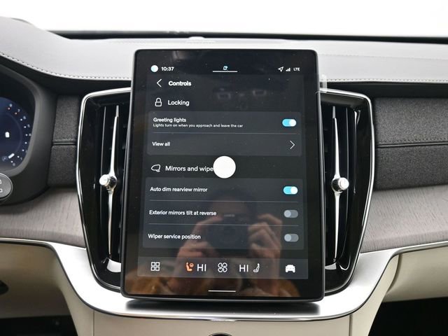 New 2026 Volvo XC90 B6 Ultra w/ Protection Package image 18