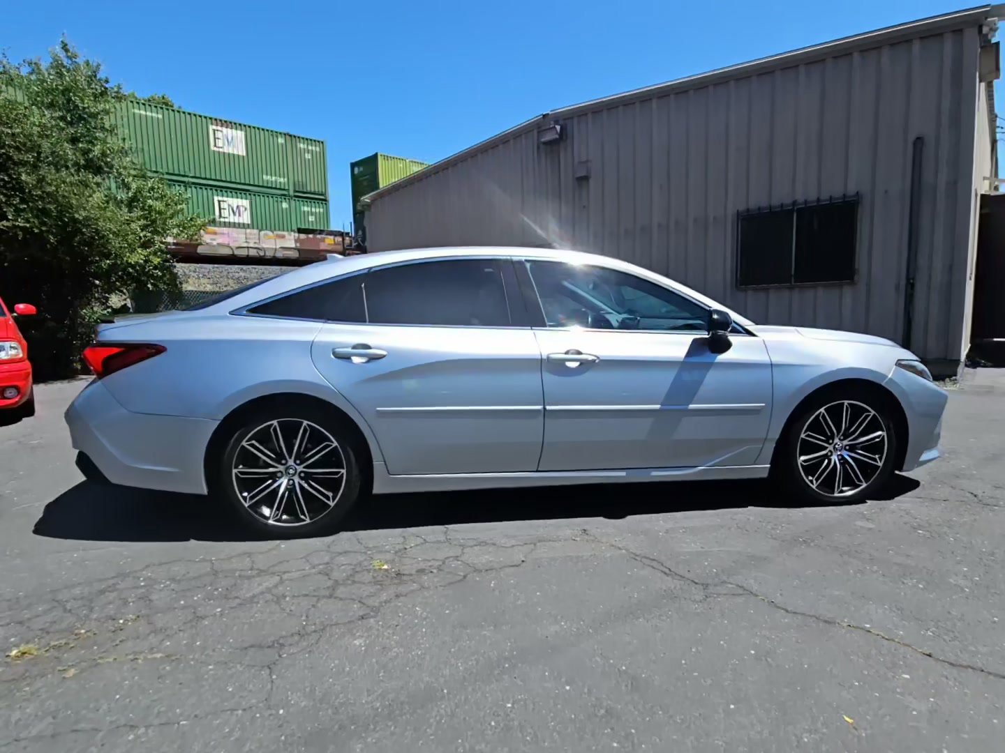 Used 2020 Toyota Avalon XSE w/ Protection Package FWD image 2