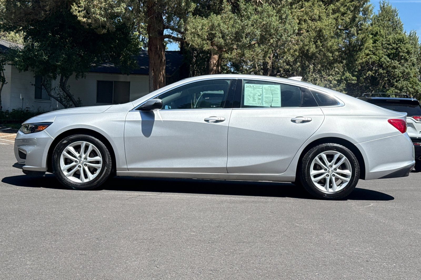 Used 2017 Chevrolet Malibu LT FWD image 7