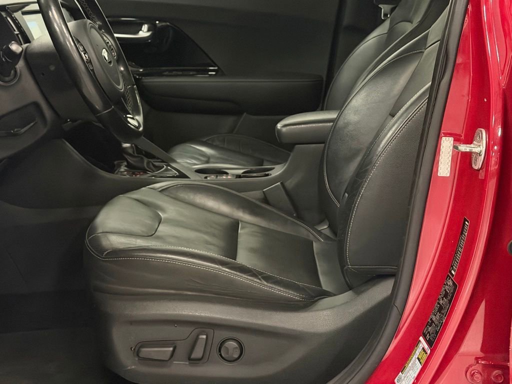 Used 2017 Kia Niro Touring FWD image 12