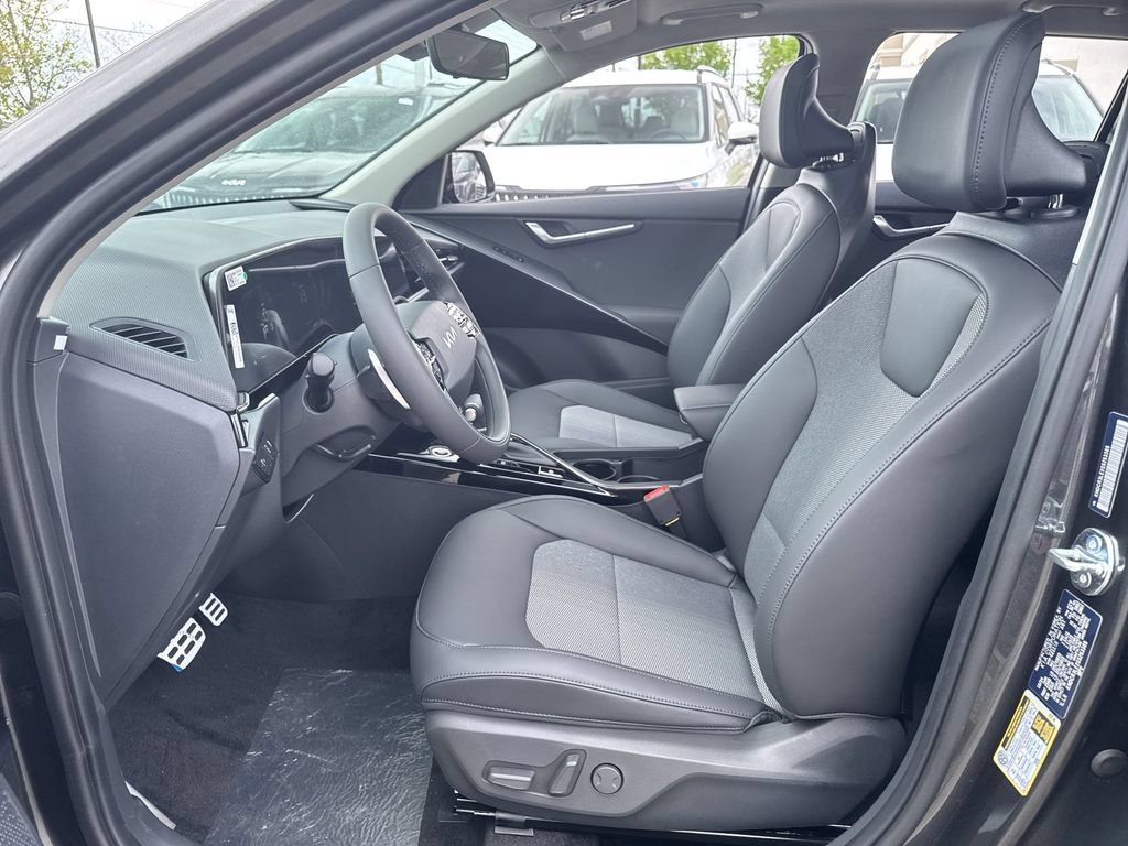 Used 2025 Kia Niro EX Touring FWD image 14