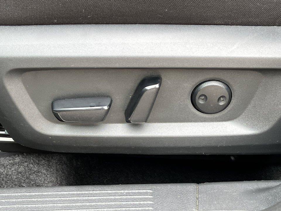 Used 2025 Nissan Rogue SV AWD/4WD image 8