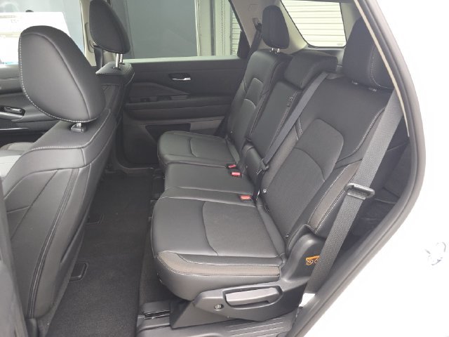 New 2026 Nissan Pathfinder SL w/ SL Premium Package FWD image 21