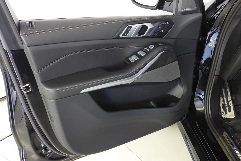 Used 2025 BMW X7 M60i w/ Climate Comfort Package AWD/4WD image 10