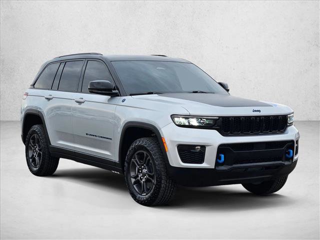 Used 2025 Jeep Grand Cherokee Trailhawk w/ Luxury Tech Group III image 3
