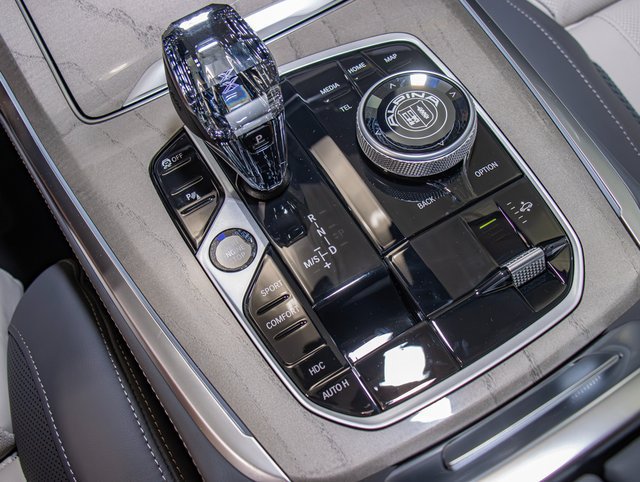 New 2026 BMW ALPINA XB7 AWD/4WD image 19