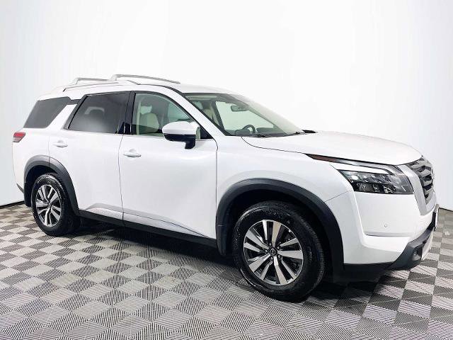 Certified 2025 Nissan Pathfinder SL AWD/4WD image 3