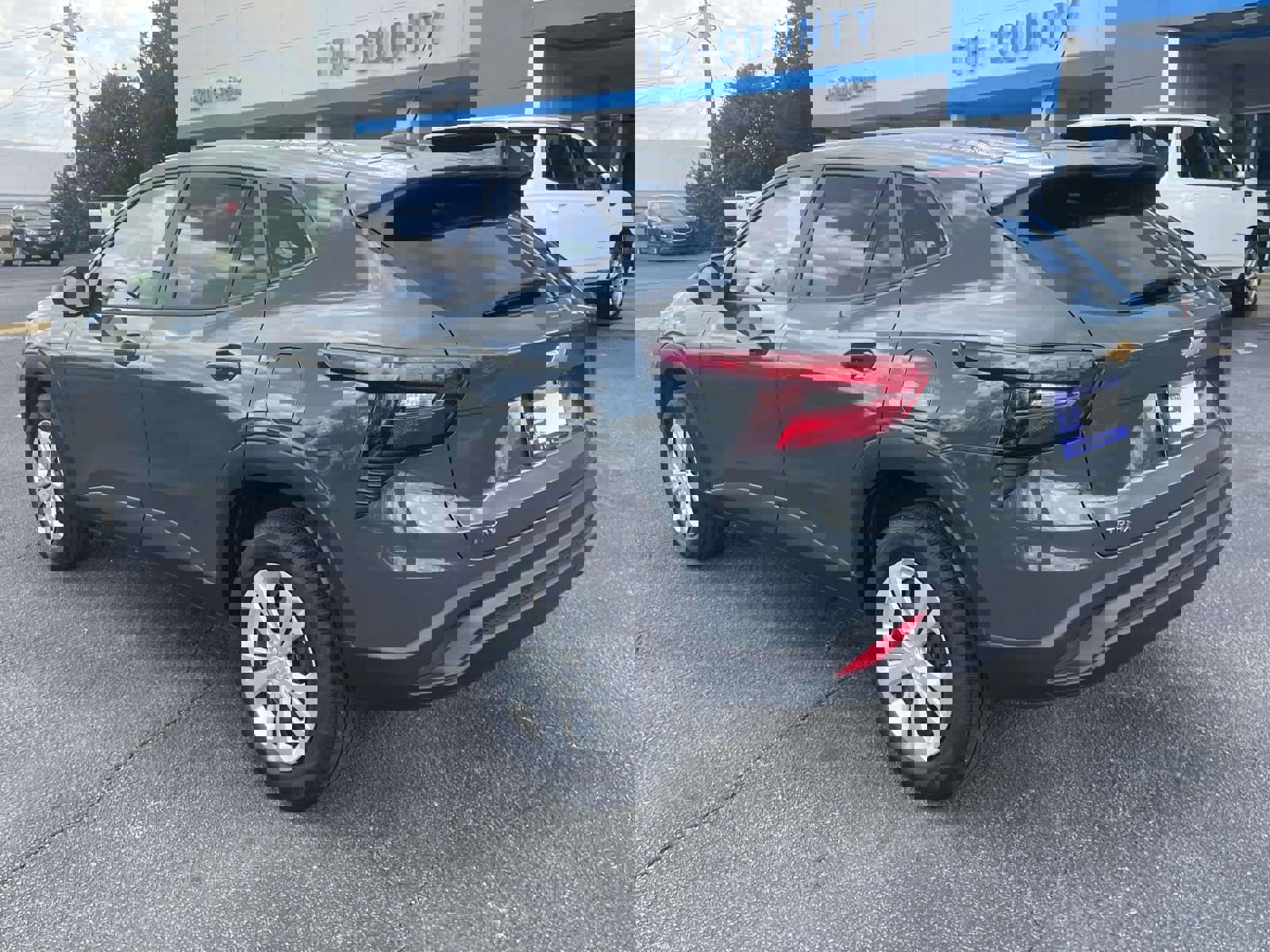 Used 2025 Chevrolet Trax LS image 5