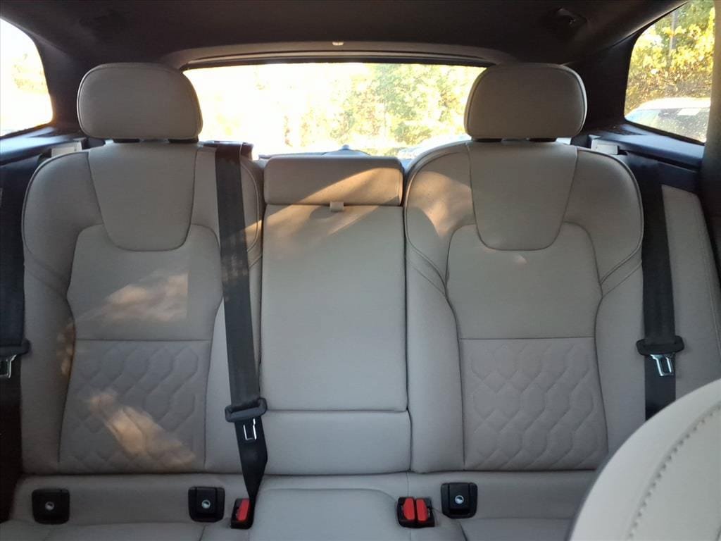 New 2026 Volvo XC60 B5 Plus w/ Protection Package Premier AWD/4WD image 15