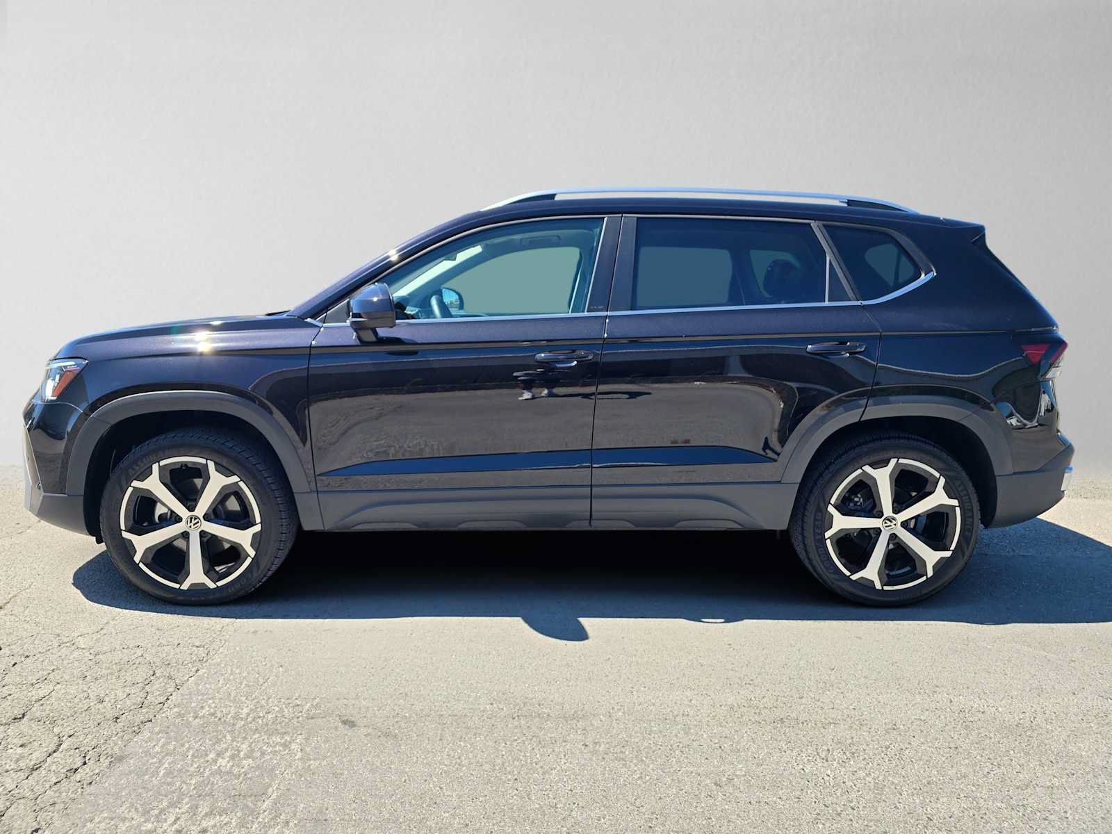Used 2025 Volkswagen Taos SEL AWD/4WD image 6