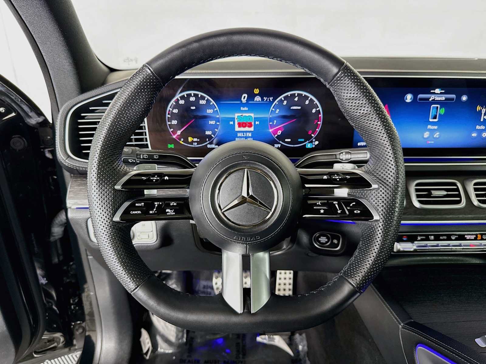 Used 2024 Mercedes-Benz GLS 450 4MATIC image 9