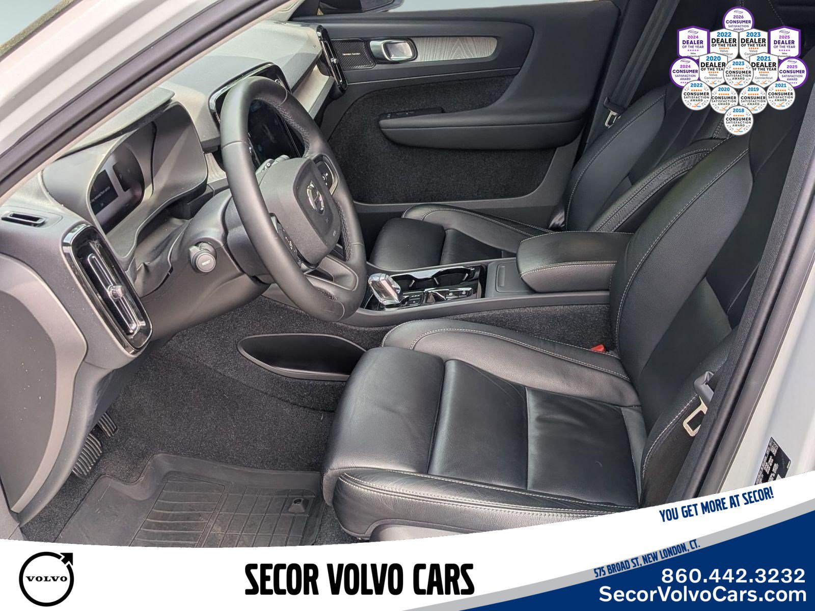 Used 2024 Volvo XC40 B5 Plus w/ Protection Package Premier AWD/4WD image 14