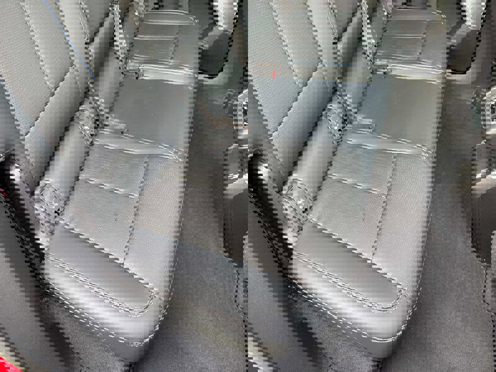 Used 2024 Cadillac Lyriq Sport image 27