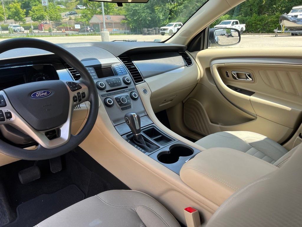 Used 2016 Ford Taurus SE FWD image 22