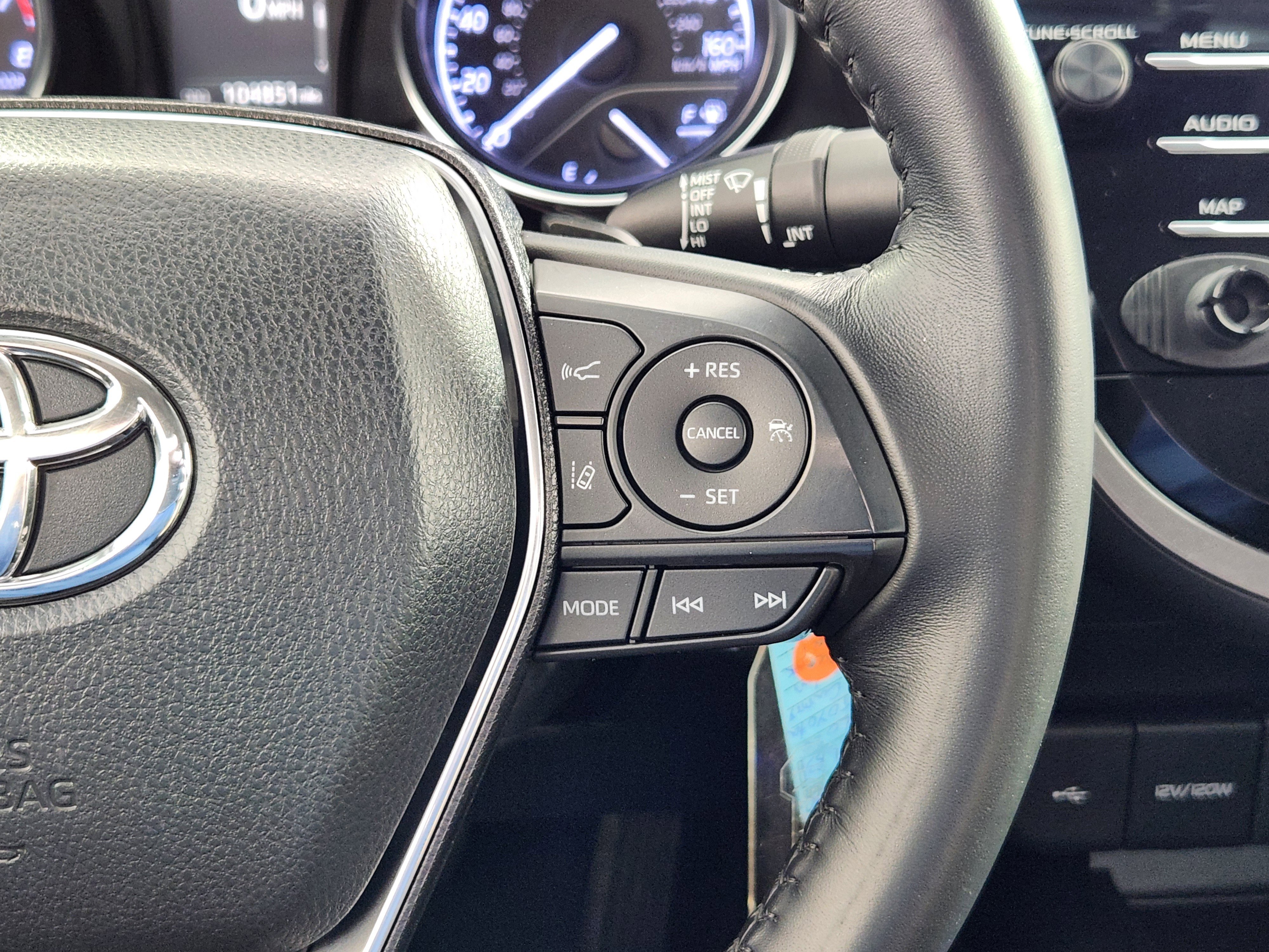Used 2020 Toyota Camry SE FWD image 19