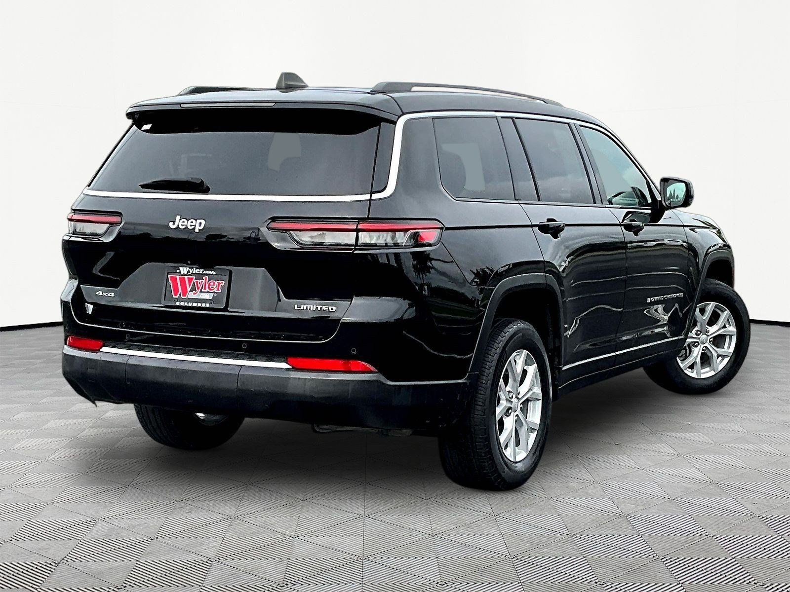 Used 2023 Jeep Grand Cherokee L Limited AWD/4WD image 6