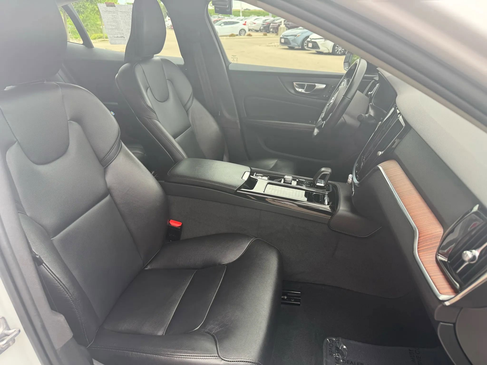 Used 2022 Volvo S60 T8 R-Design Expression AWD/4WD image 7