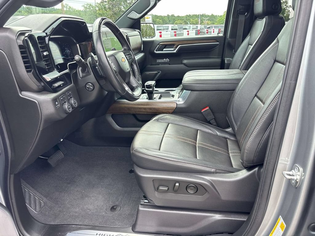 Used 2025 Chevrolet Silverado 1500 High Country AWD/4WD image 12