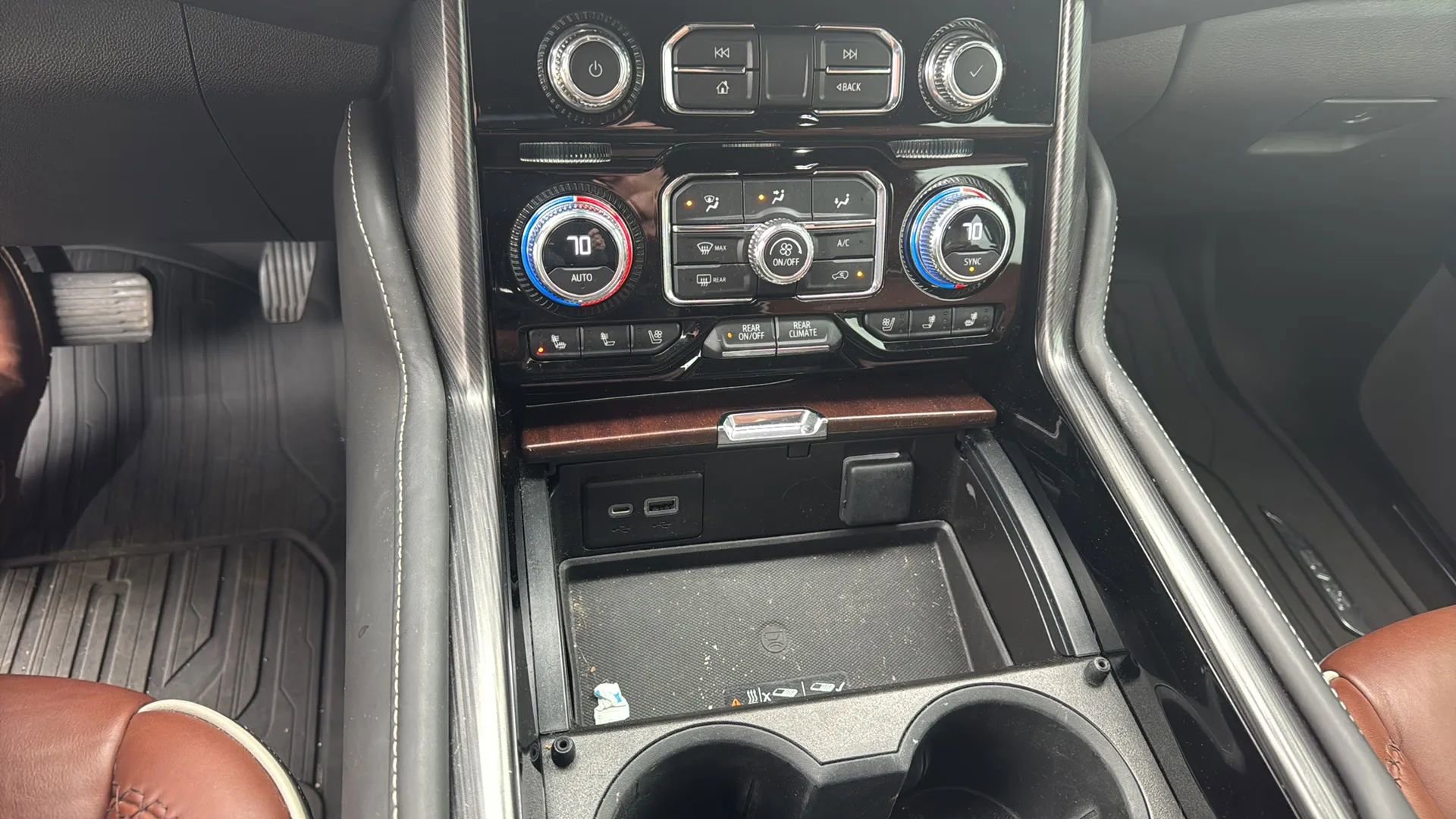 Used 2023 GMC Yukon Denali Ultimate image 14