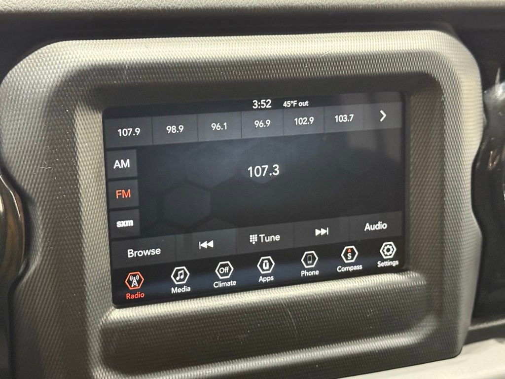 Used 2019 Jeep Wrangler Unlimited Sahara image 27