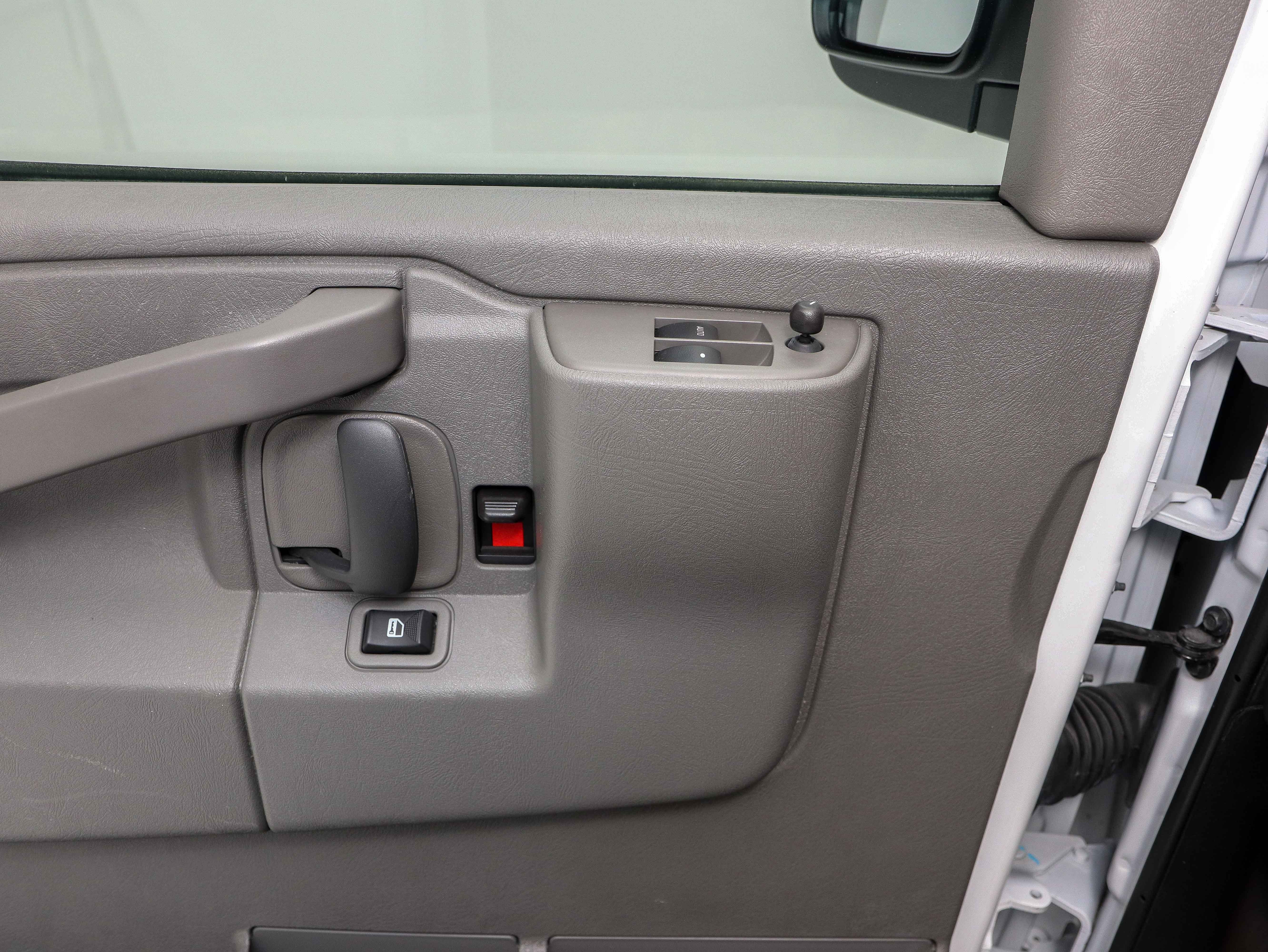 Used 2025 Chevrolet Express 3500 LS RWD image 22