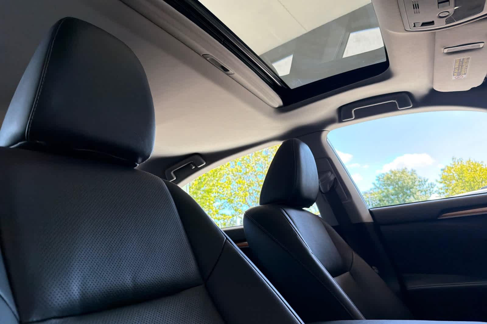 Used 2013 Lexus ES 300h w/ Luxury Pkg FWD image 17