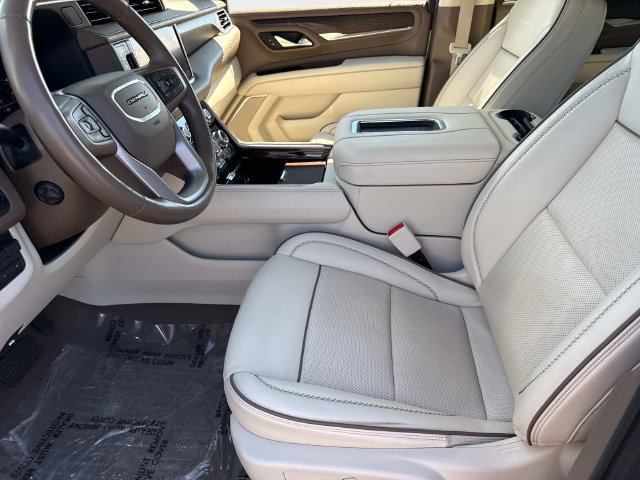 Used 2023 GMC Yukon XL Denali w/ Advanced Technology Package AWD/4WD image 19
