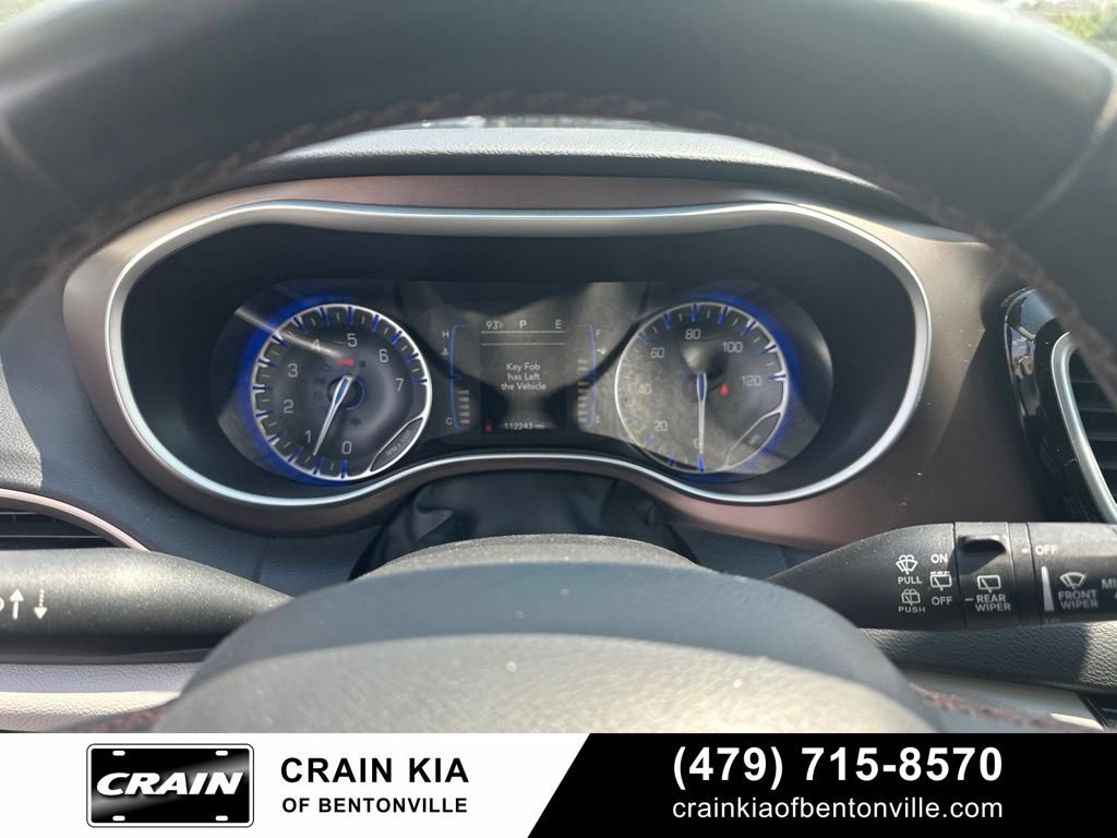 Used 2017 Chrysler Pacifica Touring-L FWD image 21